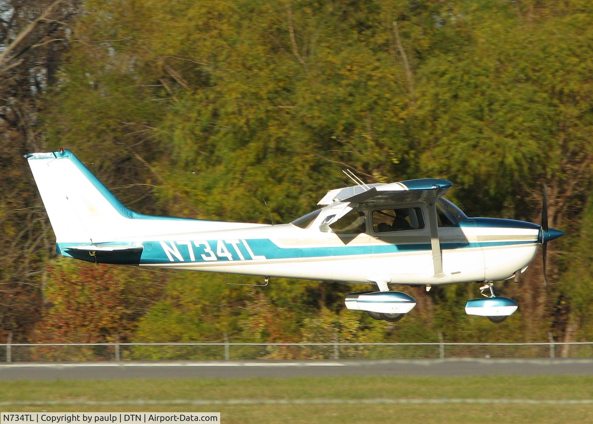 N734TL, 1977 Cessna 172N C/N 17269100, About to touch down at Downtown Shreveport.