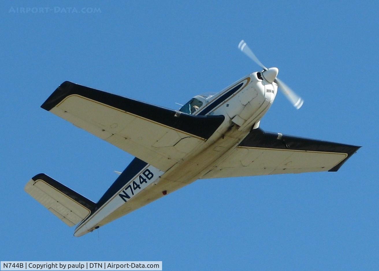 N744B, 1948 Beech A35 Bonanza C/N D-1750, Taking off from Downtown Shreveport.