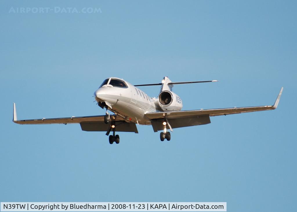 N39TW, 1992 Learjet 31A C/N 047, On final approach to 17L.