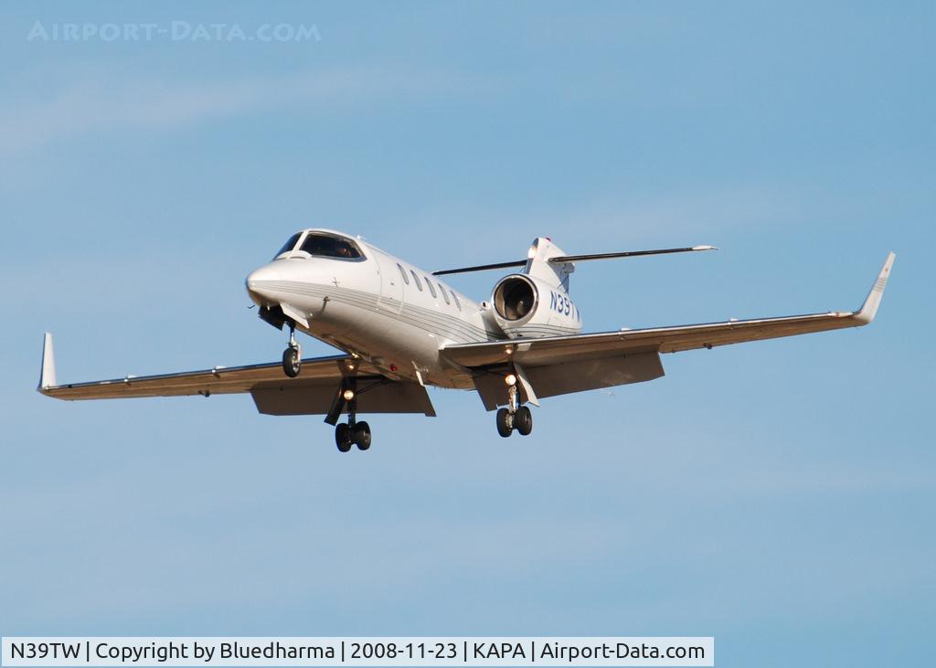 N39TW, 1992 Learjet 31A C/N 047, On final approach to 17L.