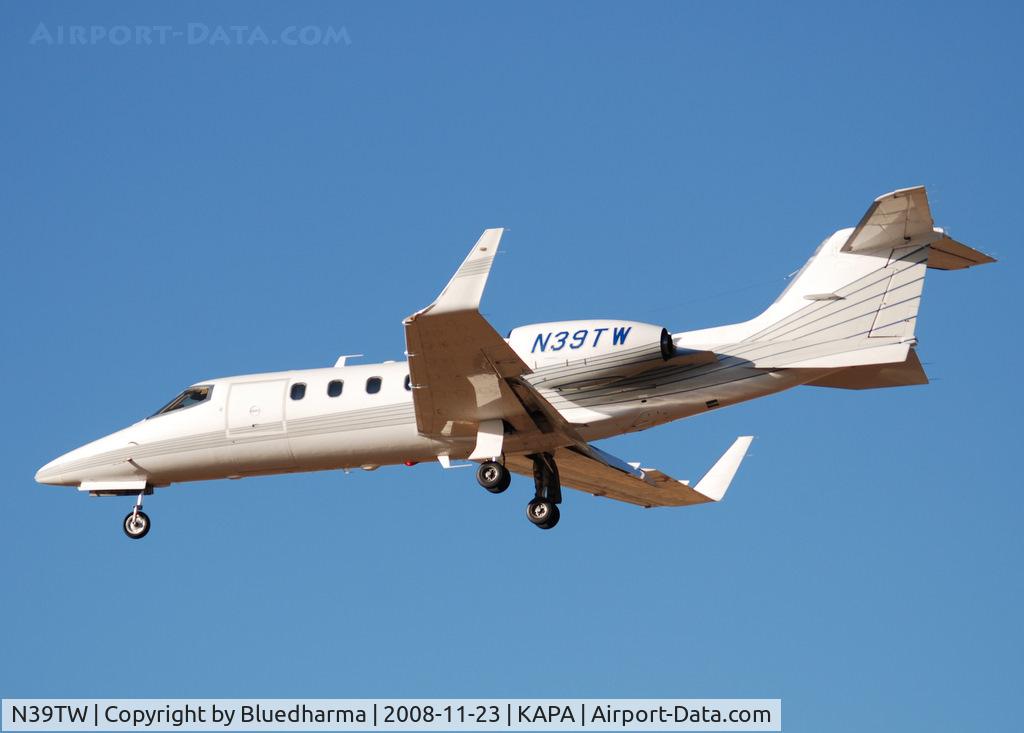 N39TW, 1992 Learjet 31A C/N 047, On final approach to 17L.
