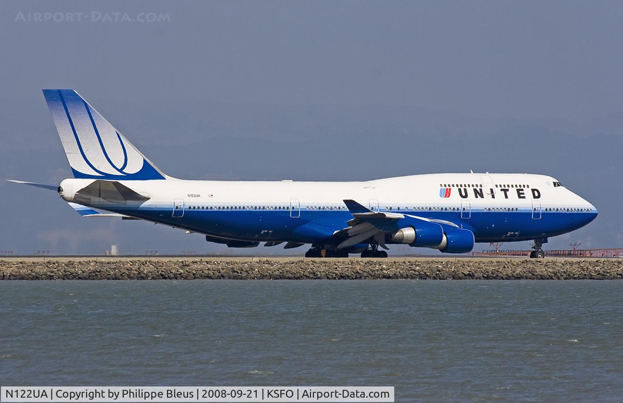 N122UA, 1999 Boeing 747-422 C/N 29168, Taxiing to holding point.