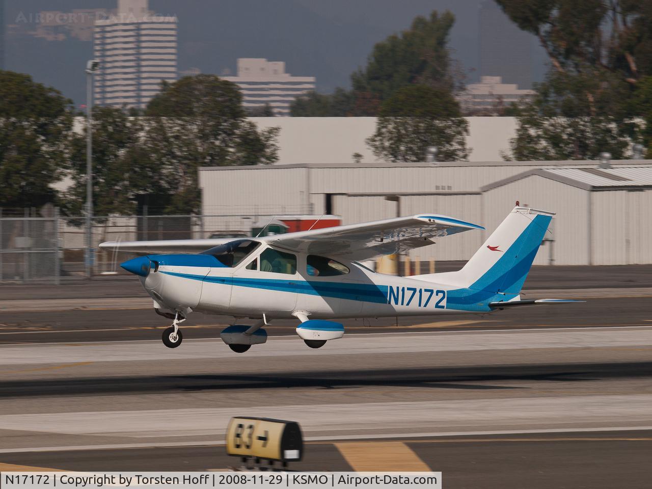 N17172, 1976 Cessna 177B Cardinal C/N 17702508, N17172 departing from RWY 21