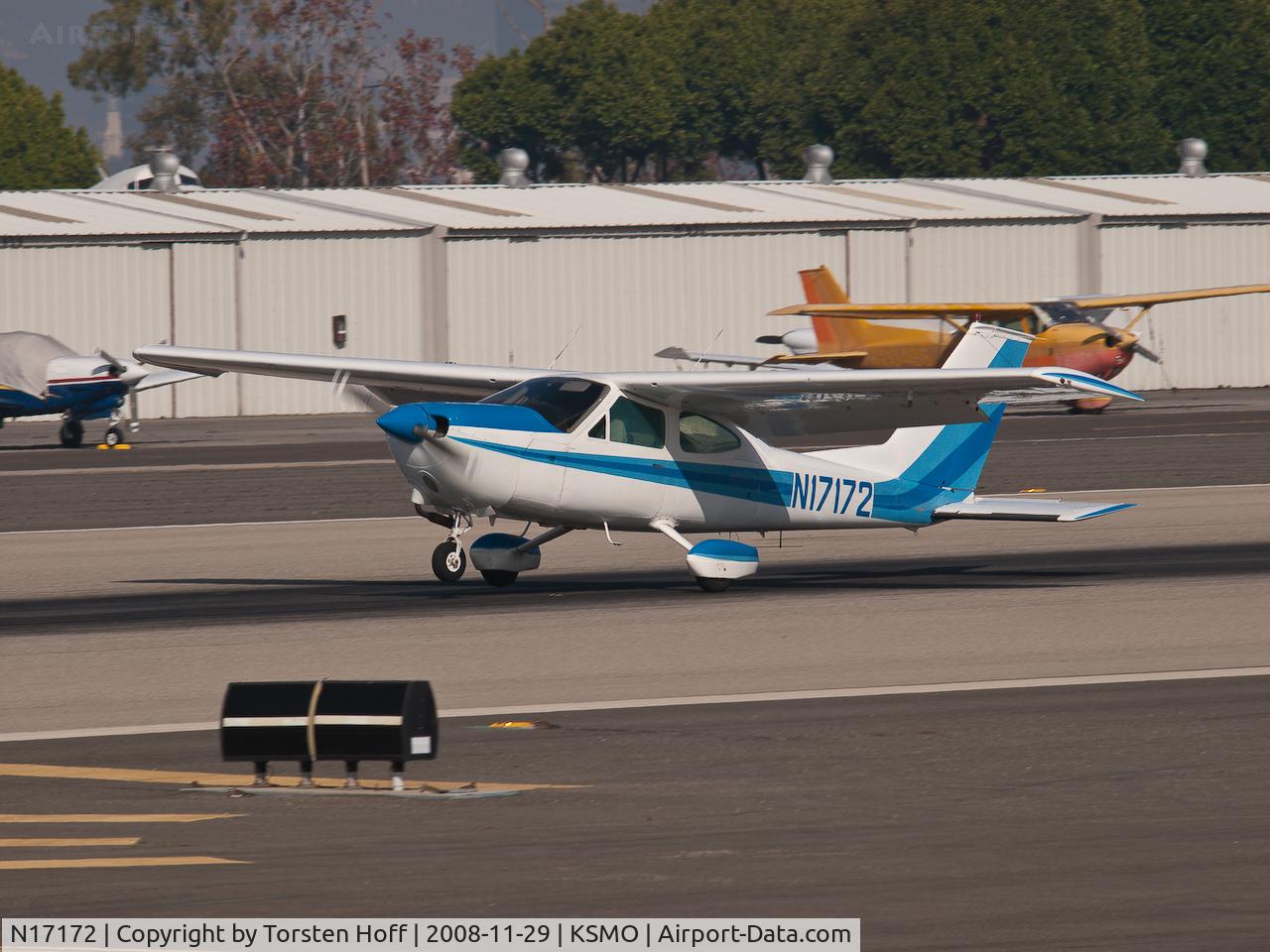 N17172, 1976 Cessna 177B Cardinal C/N 17702508, N17172 arriving on RWY 21
