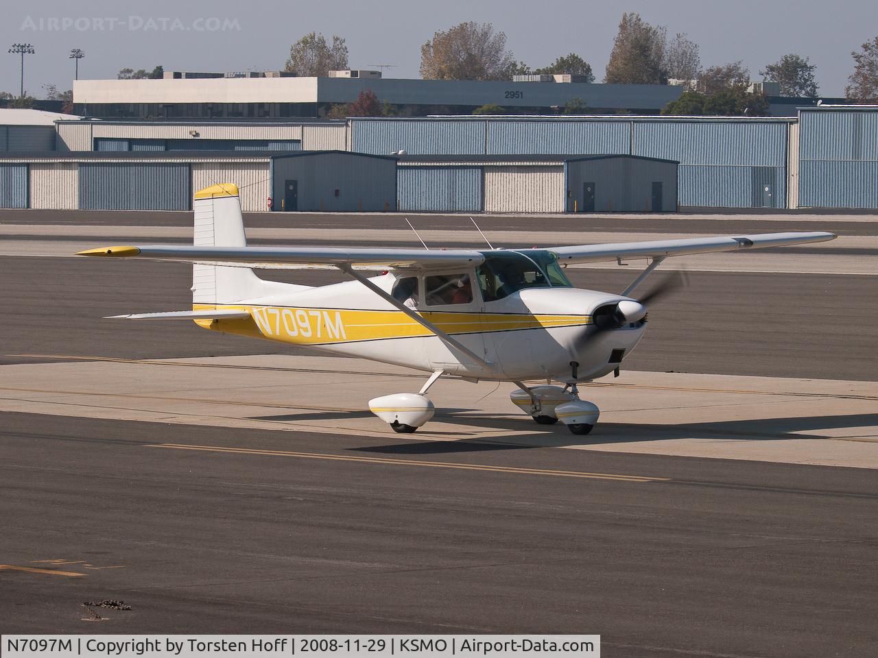 N7097M, 1958 Cessna 175 Skylark C/N 55397, N7097M taxiing