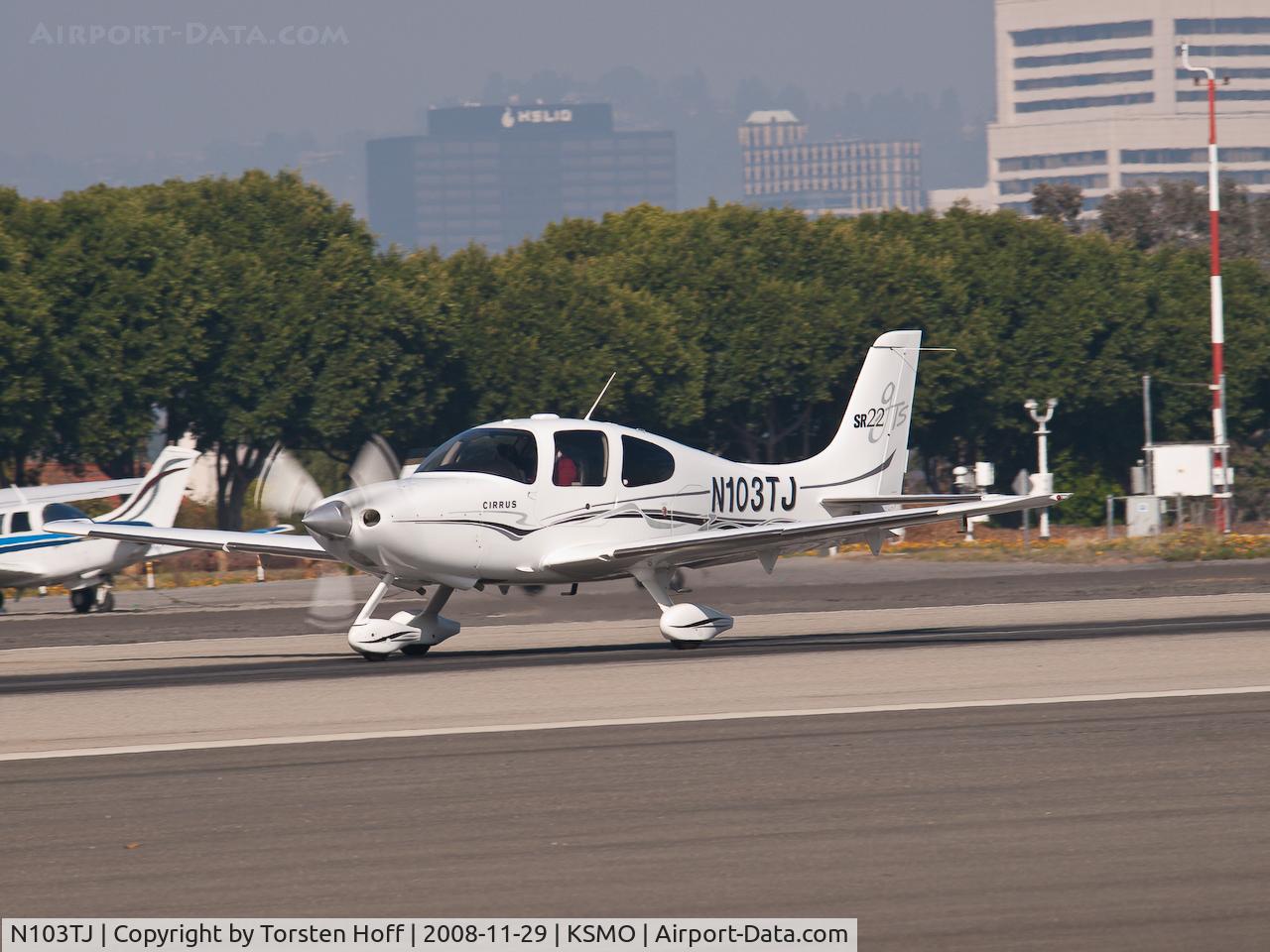 N103TJ, 2005 Cirrus SR22 C/N 1456, N103TJ departing from RWY 21