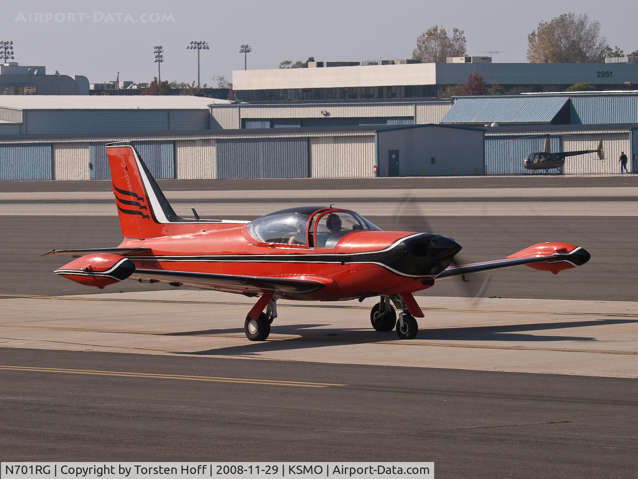 N701RG, SIAI-Marchetti F-260B C/N 11-10, N701RG taxiing