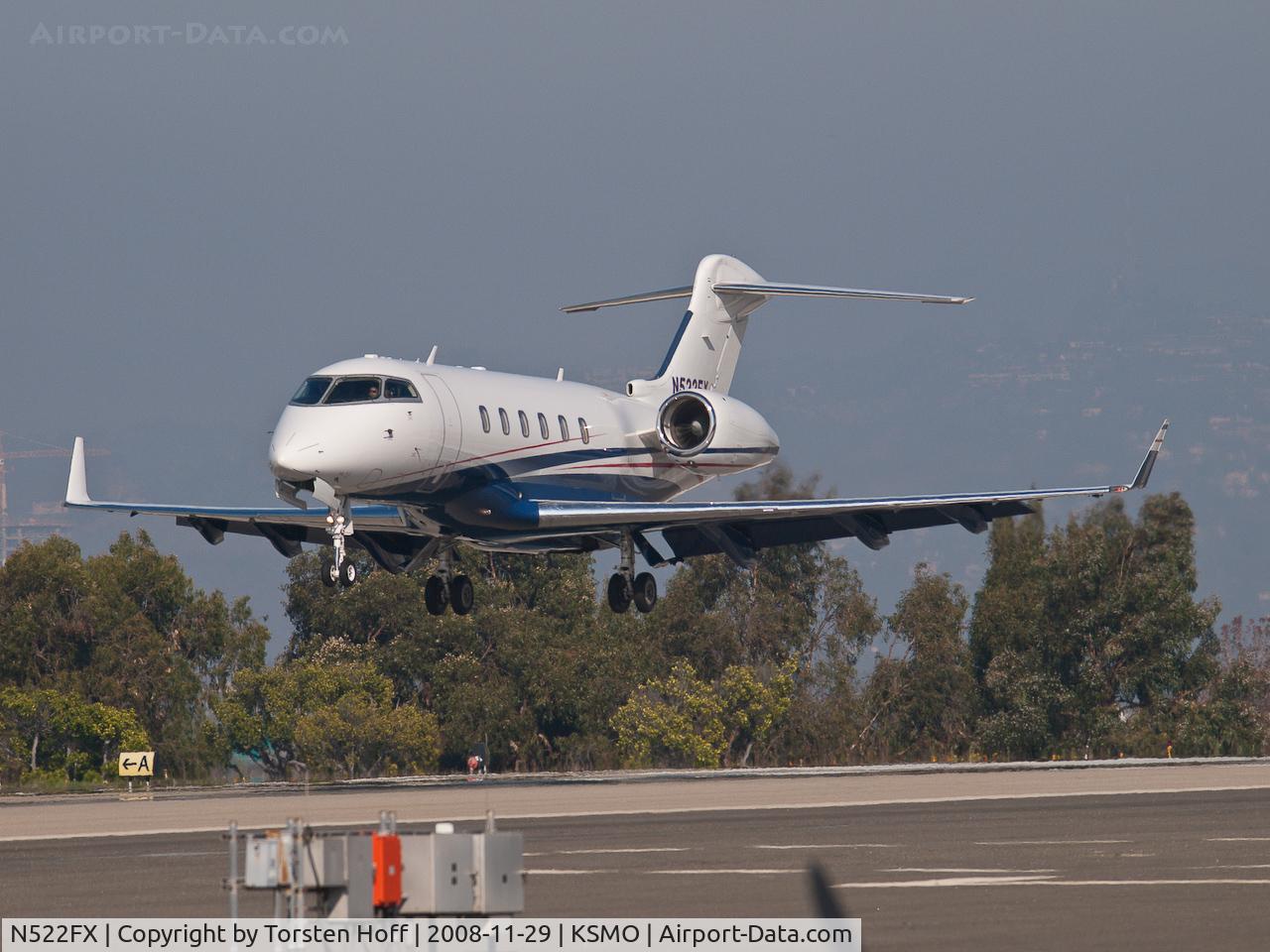 N522FX, 2005 Bombardier Challenger 300 (BD-100-1A10) C/N 20064, N522FX arriving on RWY 21