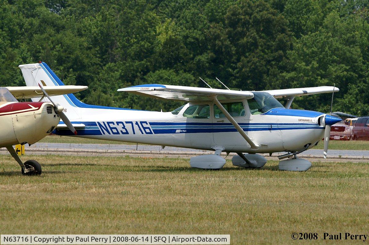 N63716, 1981 Cessna 172P C/N 17275474, Striking Skyhawk on the line