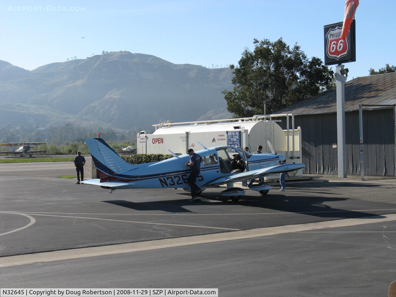 N32645, 1975 Piper PA-28-235 C/N 28-7510070, 1975 Piper PA-28-235, Lycoming O-540-B4B5 235 Hp, refueling