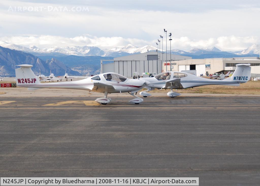N245JP, 2003 Diamond DA-20C-1 Eclipse C/N C0245, Taxi in with N787EC taxi out.