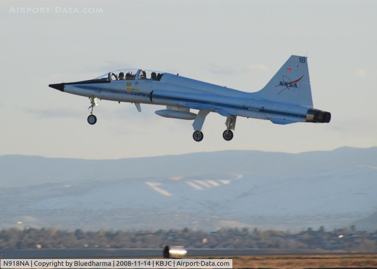 N918NA, 1966 Northrop T-38A C/N N.5954, NASA aircraft takeoff heading East toward Denver, Colorado