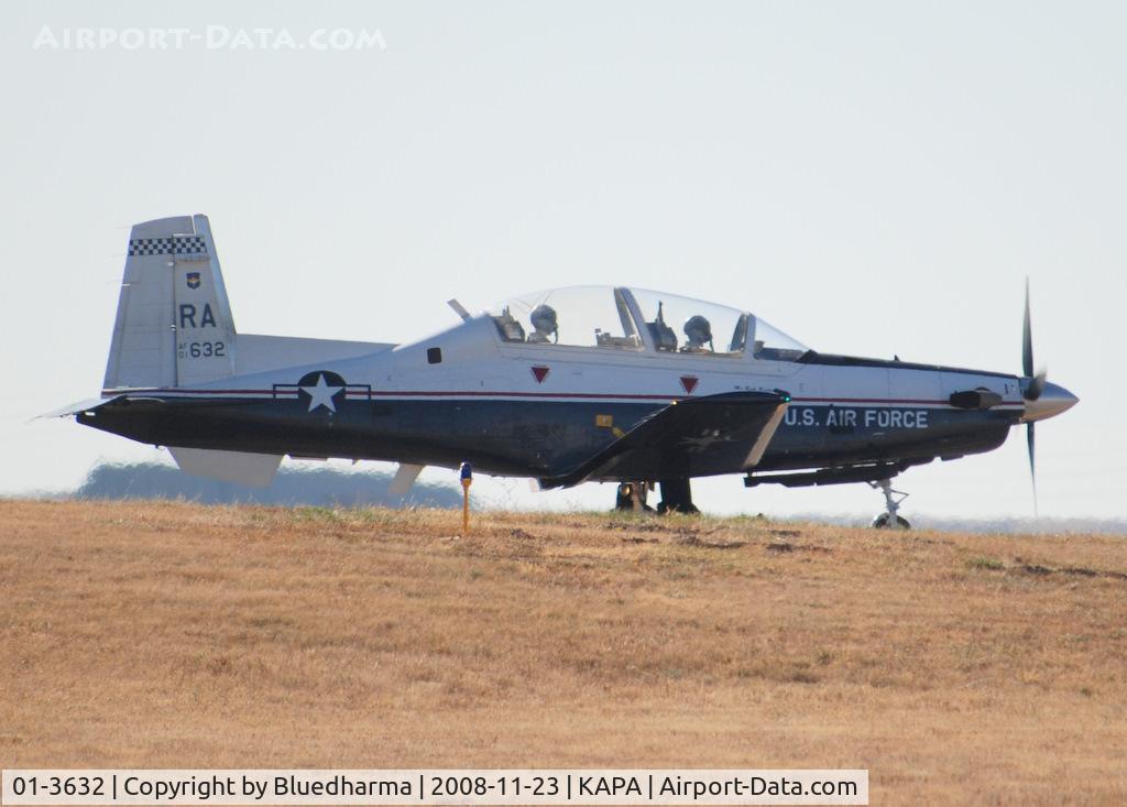01-3632, 2001 Raytheon Beech T-6A Texan II C/N PT-169, Raytheon Beech T-6A Batch 8 Texan II (PT-169) Position and Hold for 17L.