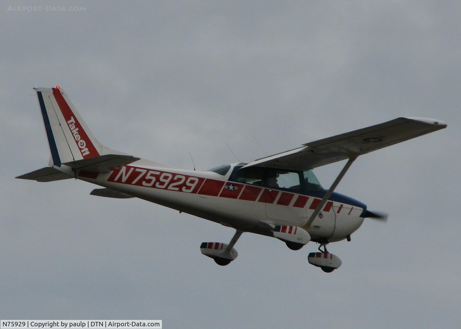 N75929, 1976 Cessna 172N C/N 17268051, Landing at Downtown Shreveport.