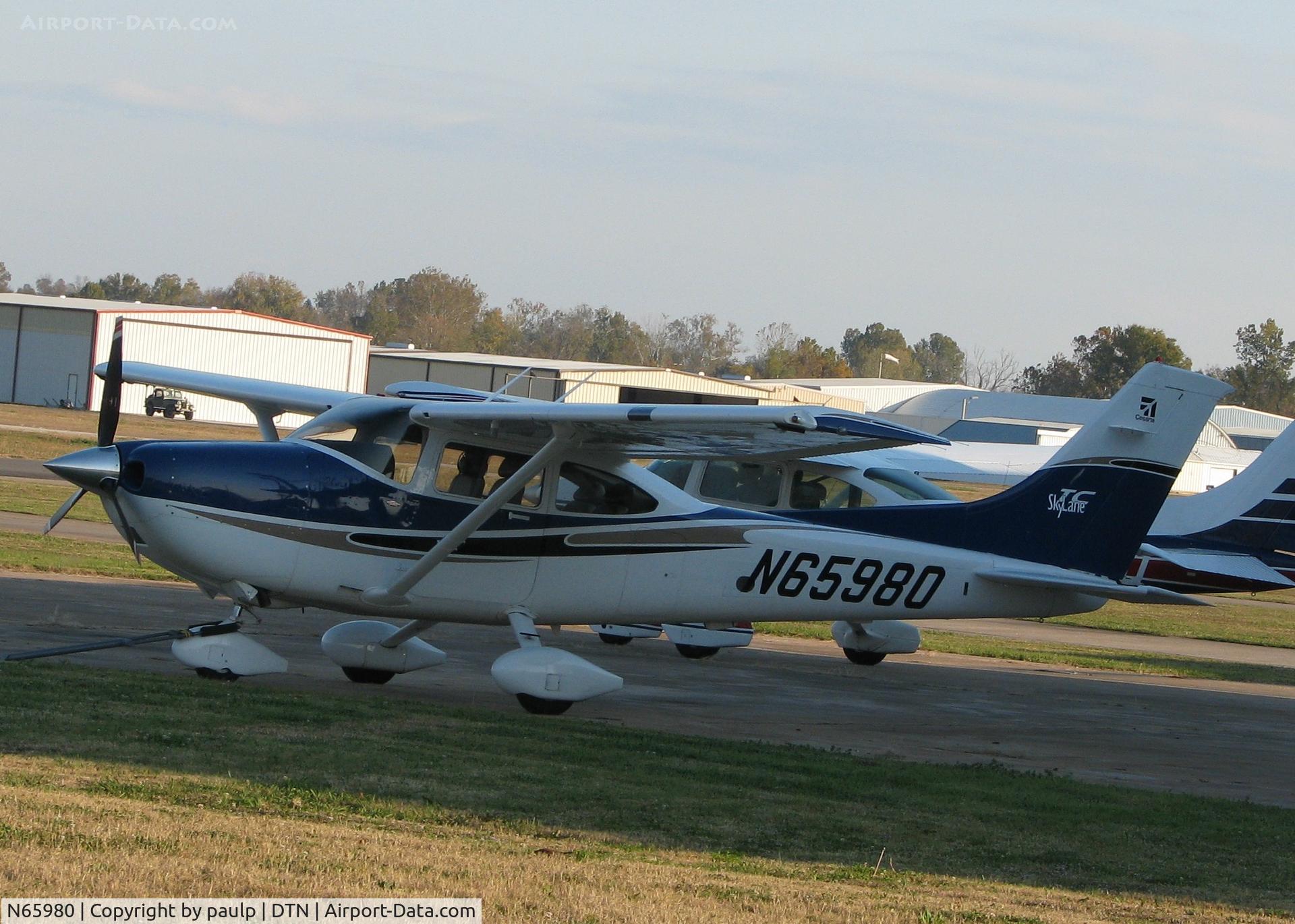 N65980, 2004 Cessna T182T Turbo Skylane C/N T18208332, Parked at Downtown Shreveport.