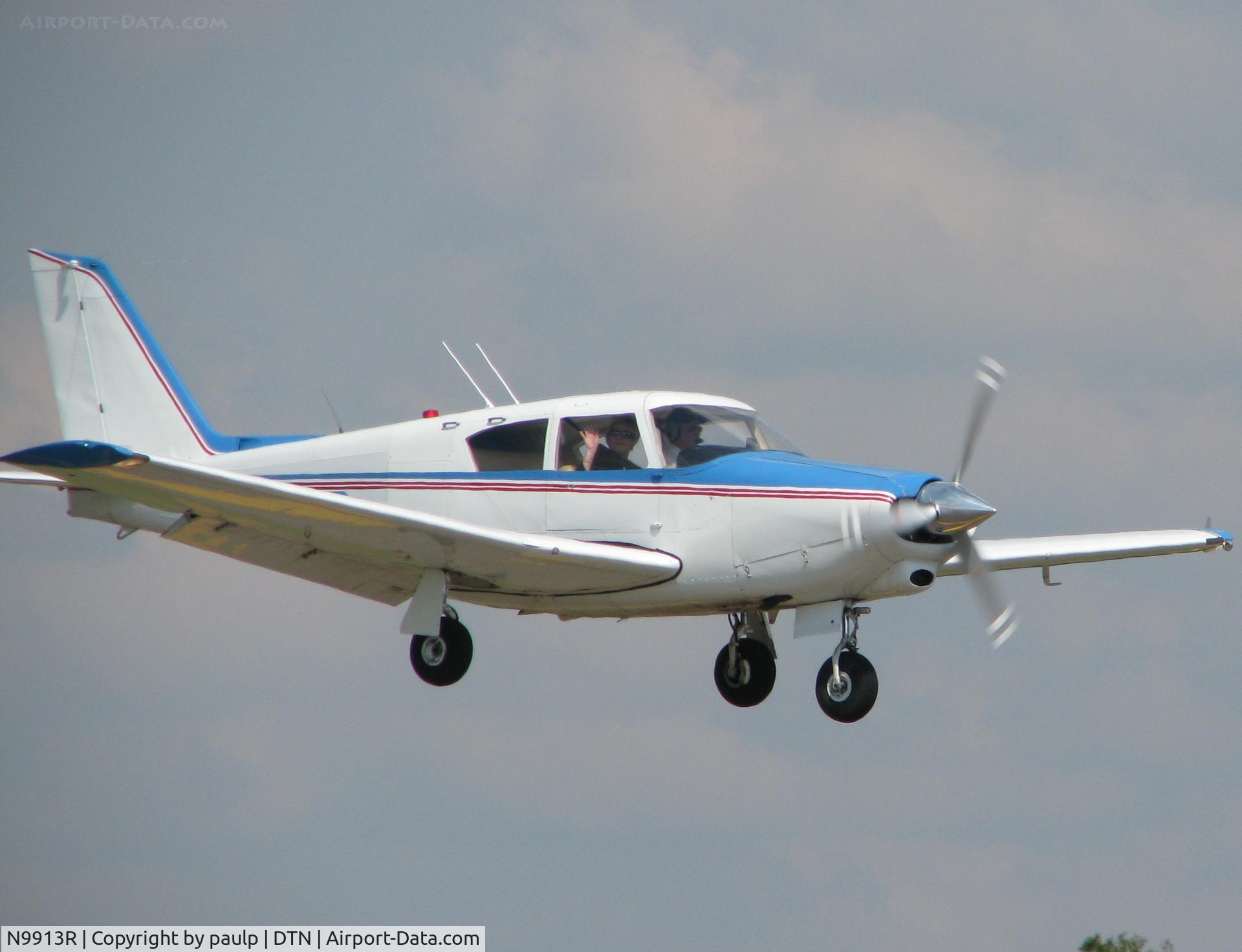 N9913R, 1965 Piper PA-24-260 Comanche C/N 24-4255, Landing at Downtown Shreveport.