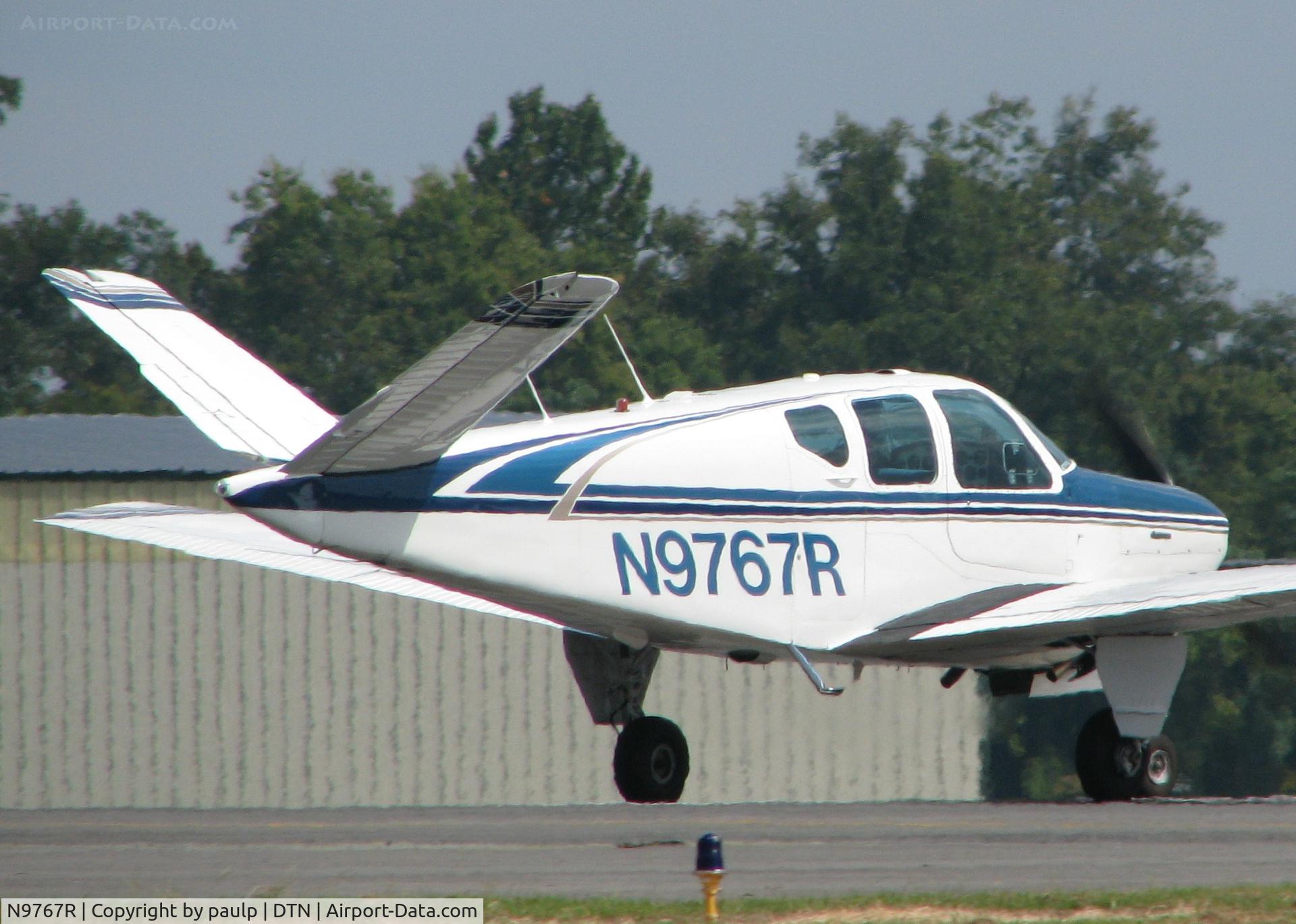 N9767R, 1959 Beech M35 Bonanza C/N D-6254, Taking off from Downtown Shreveport.