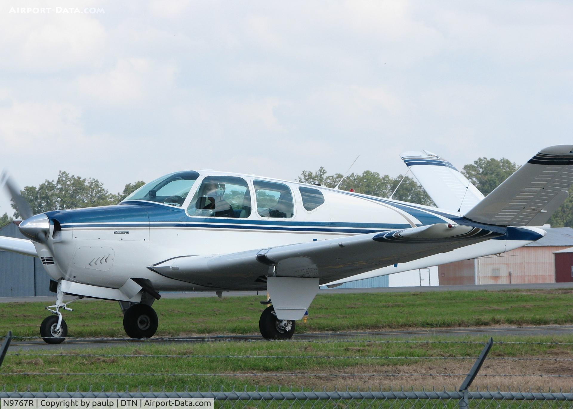 N9767R, 1959 Beech M35 Bonanza C/N D-6254, Taxiing to runway 14 at Downtown Shreveport.