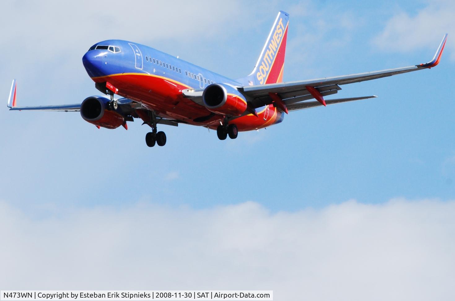 N473WN, 2004 Boeing 737-7H4 C/N 33832, Nearing landing 30L