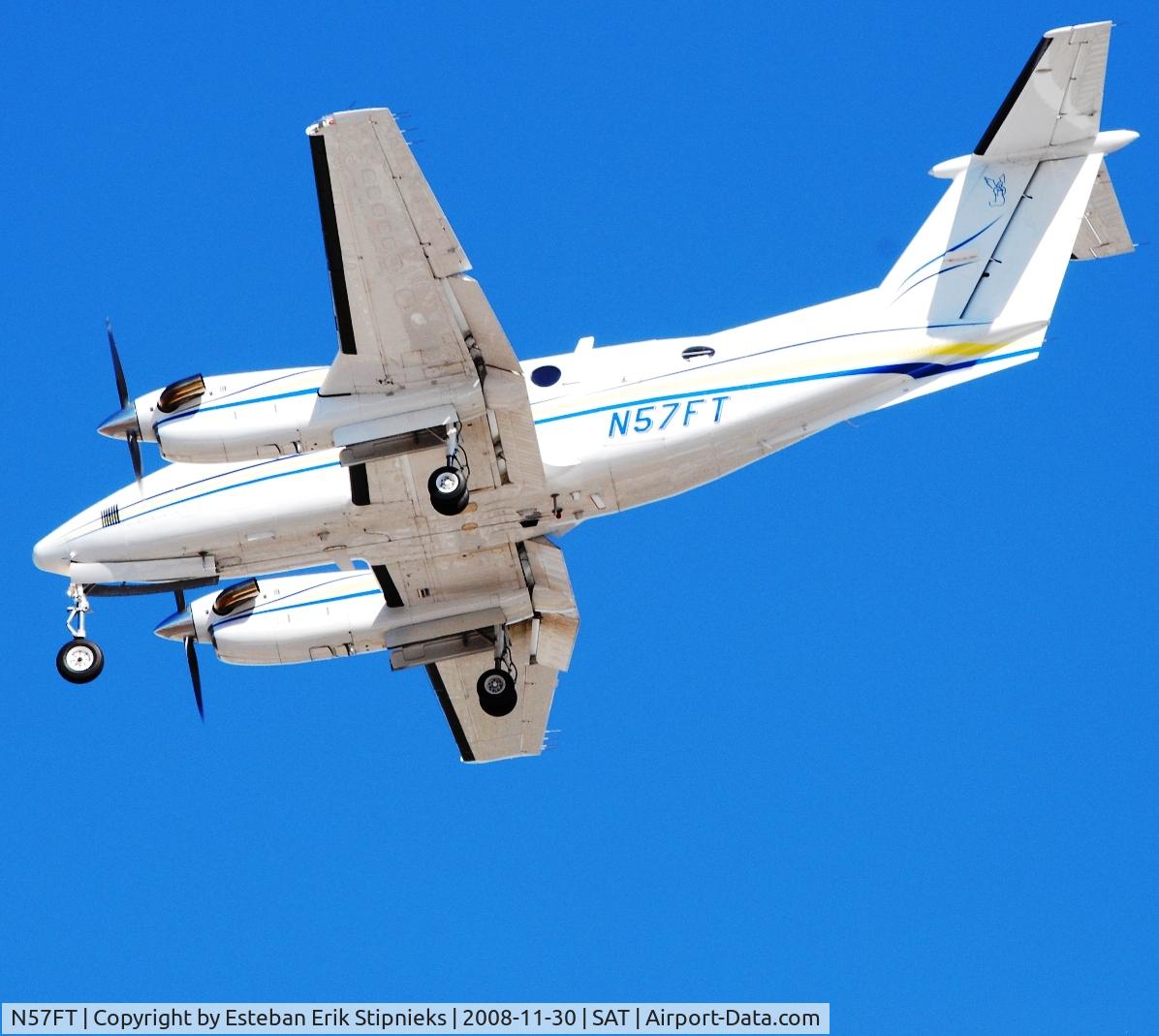 N57FT, 1976 Beech 200 King Air C/N BB-136, Steep short final 30 L San ANtonio International Airport