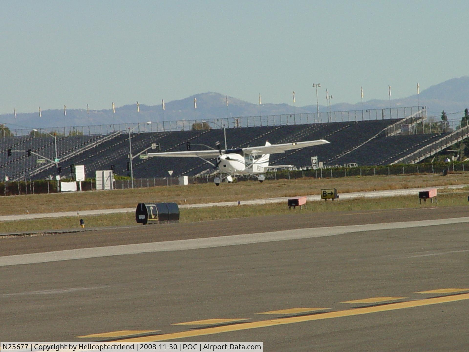 N23677, 1998 Cessna 182S Skylane C/N 18280389, Final Approach