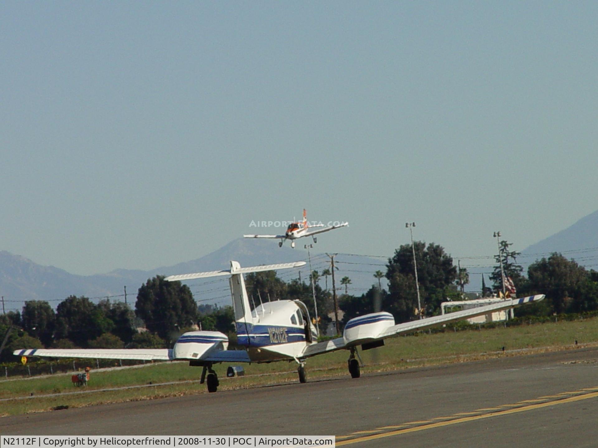 N2112F, 1978 Piper PA-44-180 Seminole C/N 44-7995154, Taxiing for take off while one is landing