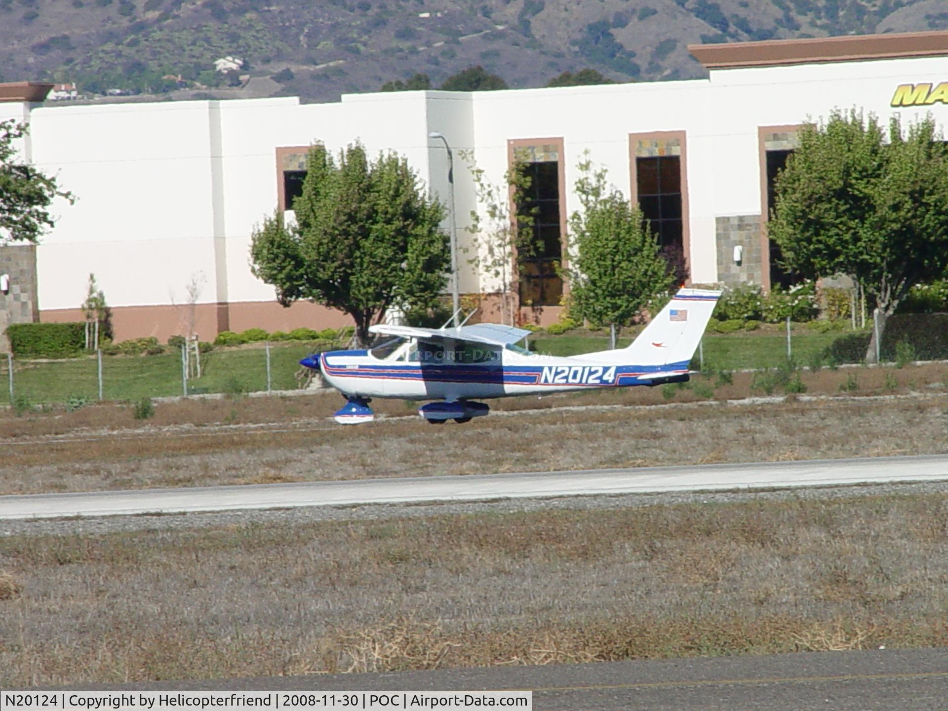 N20124, 1977 Cessna 177B Cardinal C/N 17702631, Rolling out from landing