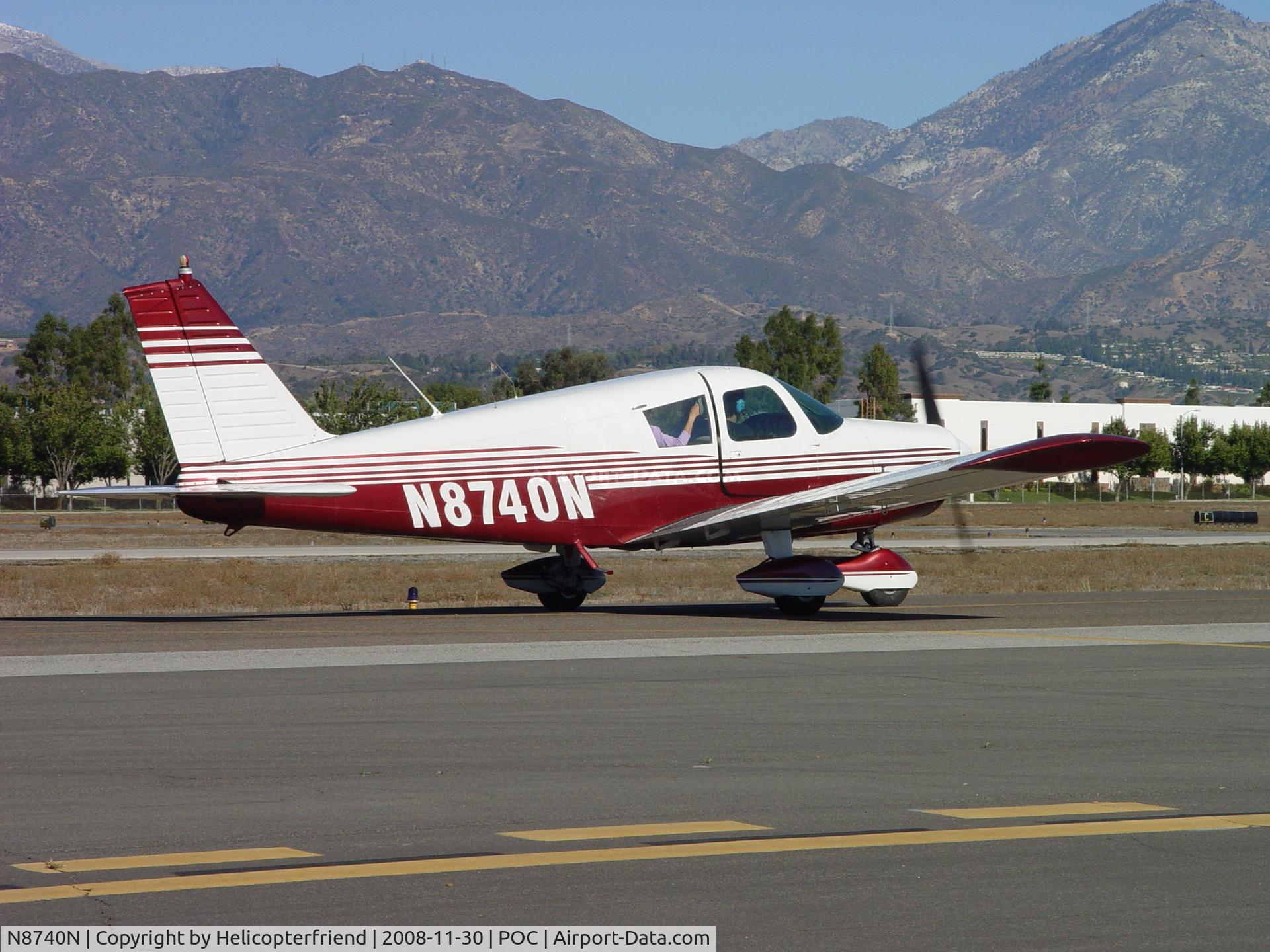 N8740N, 1969 Piper PA-28-140 C/N 28-25555, Notice door open for air conditioning