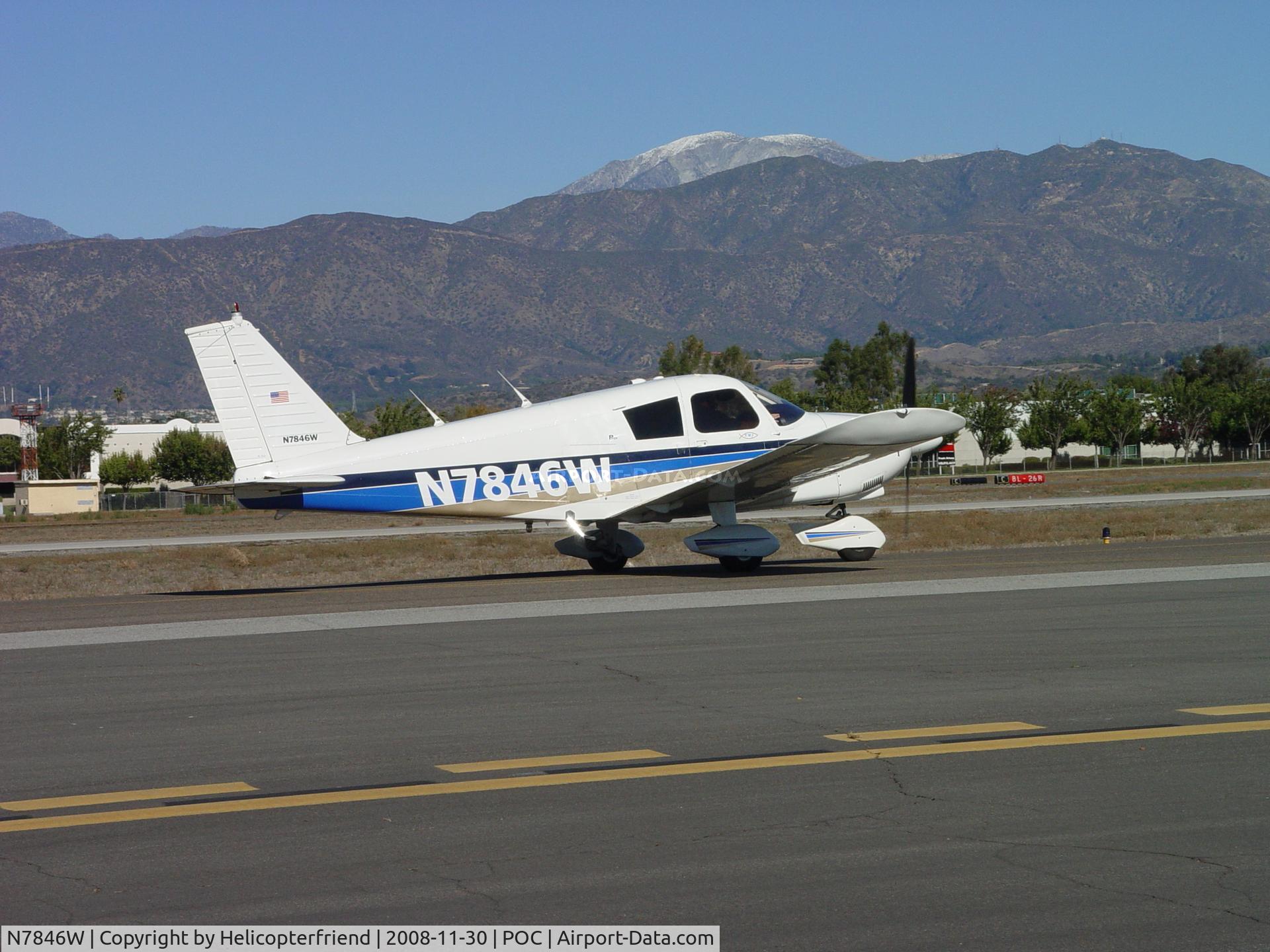 N7846W, 1964 Piper PA-28-180 C/N 28-1864, Taxiing for take off