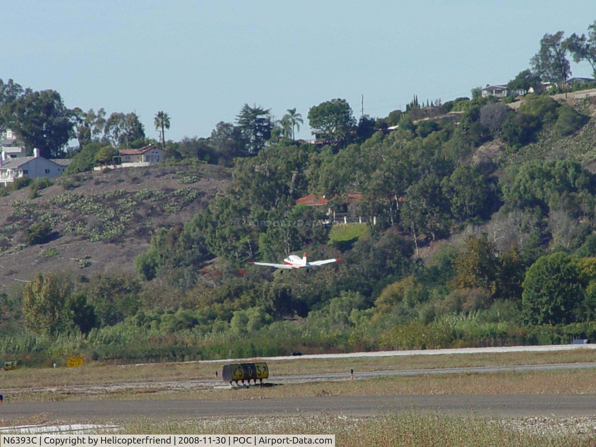 N6393C, 1978 Piper PA-28-161 Cherokee Warrior II C/N 28-7816419, Low take off from 26R at Brackett