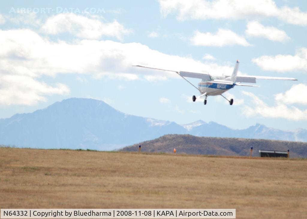 N64332, 1975 Cessna 172M C/N 17265172, On final approach to 17L.