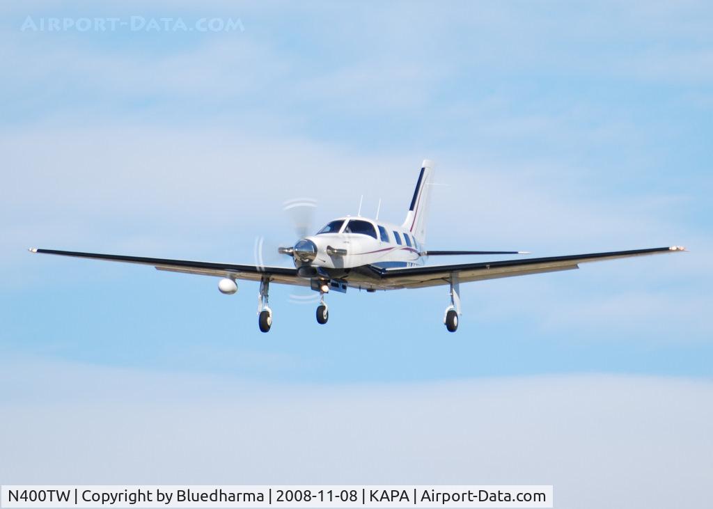 N400TW, 1995 Piper PA-46-350P Malibu Mirage C/N 4636015, On final approach to 17L.