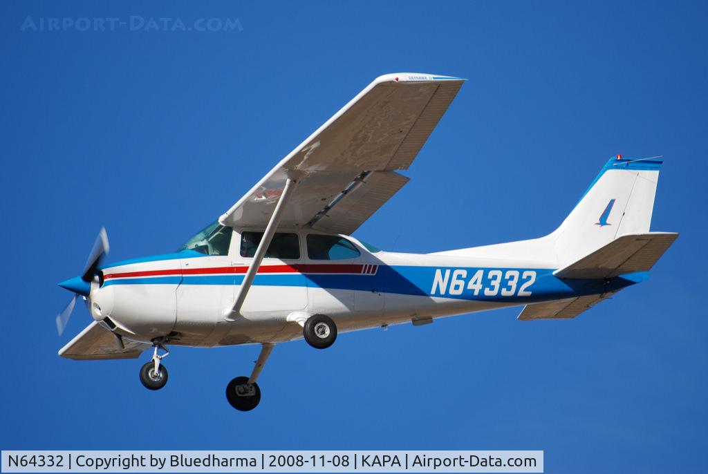 N64332, 1975 Cessna 172M C/N 17265172, On final approach to 17L.