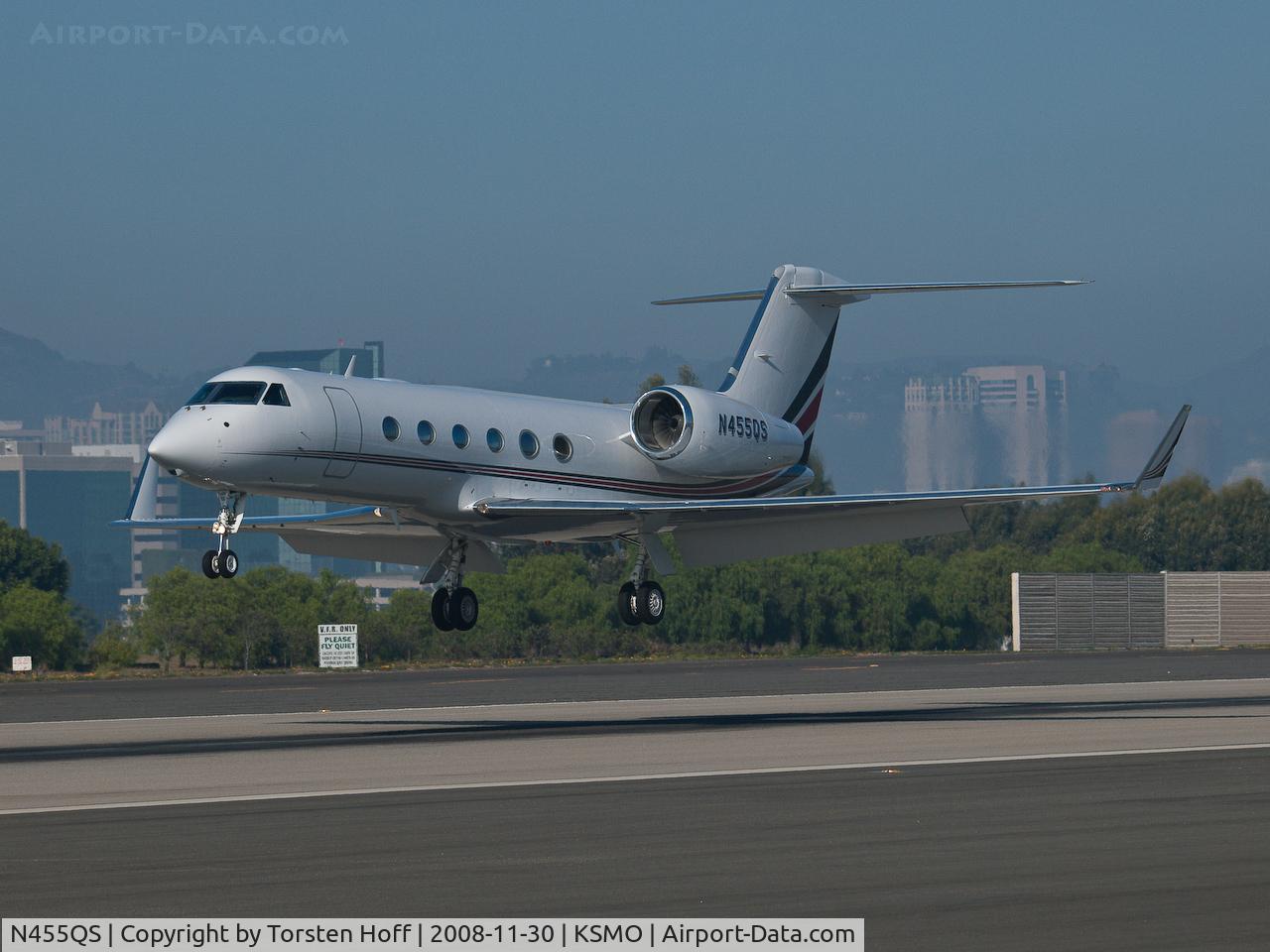 N455QS, 2007 Gulfstream Aerospace GIV-X (G450) C/N 4074, N455QS arriving on RWY 21