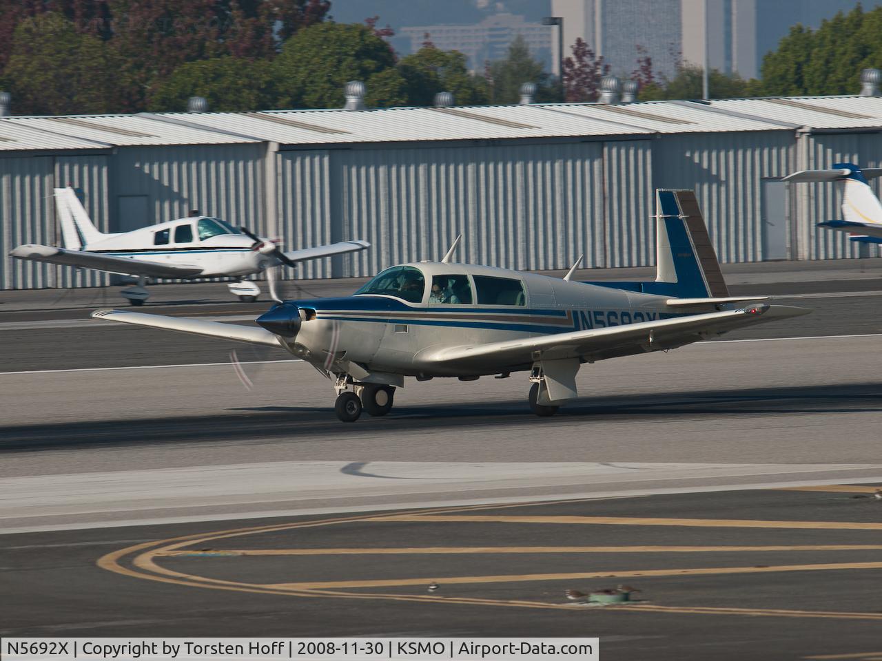 N5692X, 1983 Mooney M20K C/N 25-0774, N5692X departing from RWY 21
