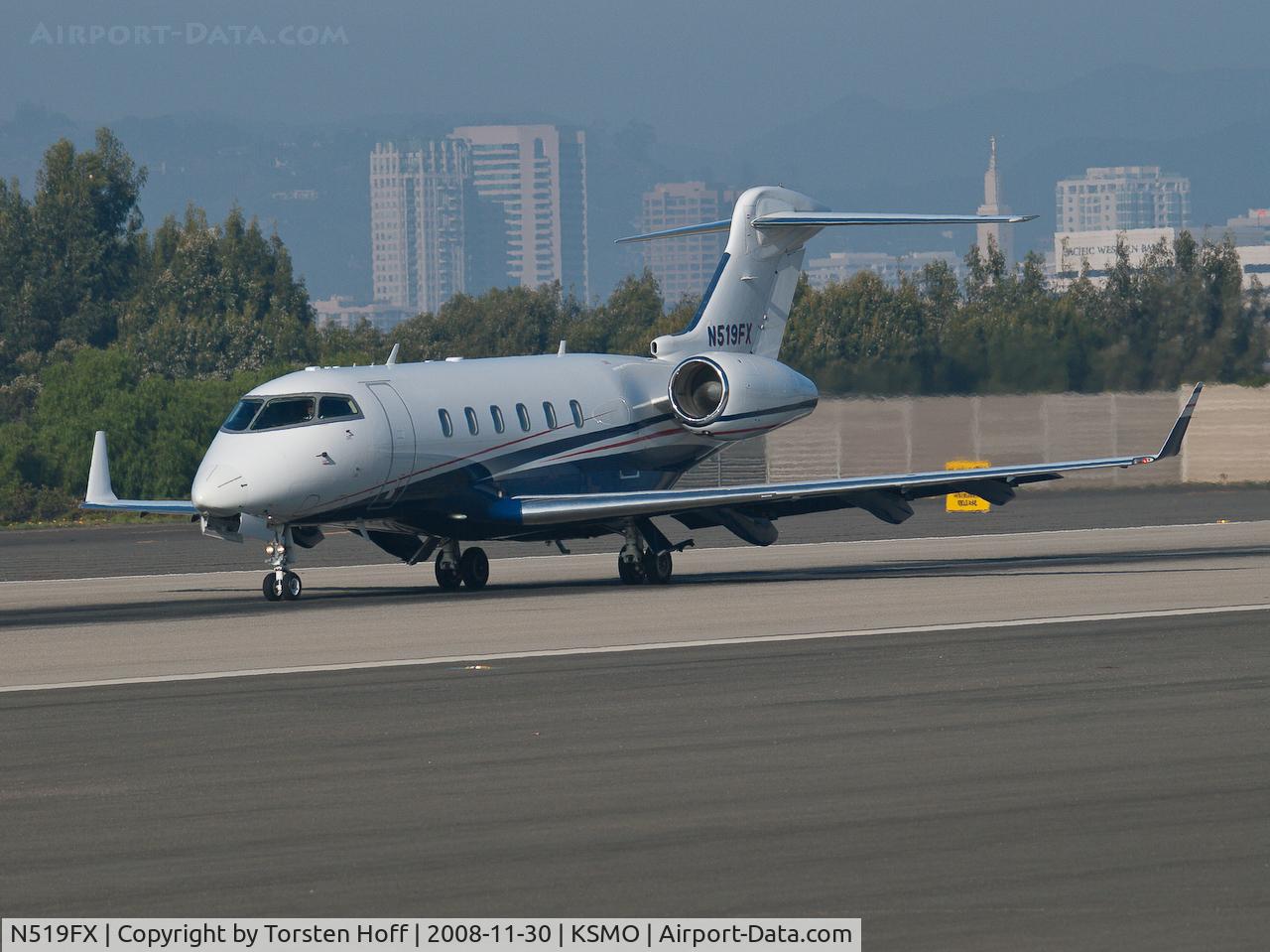 N519FX, 2005 Bombardier Challenger 300 (BD-100-1A10) C/N 20055, N519FX departing from RWY 21