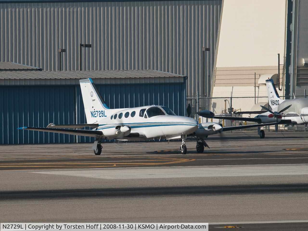 N2729L, 1979 Cessna 414A Chancellor C/N 414A0431, N2729L waiting to cross RWY 21