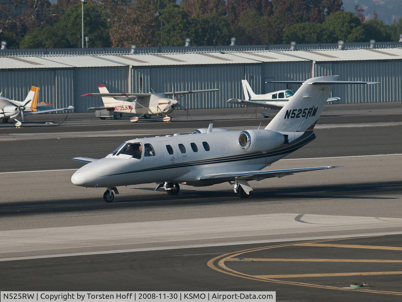 N525RW, 2002 Cessna 525A CitationJet CJ2 C/N 525A0060, N525RW departing from RWY 21