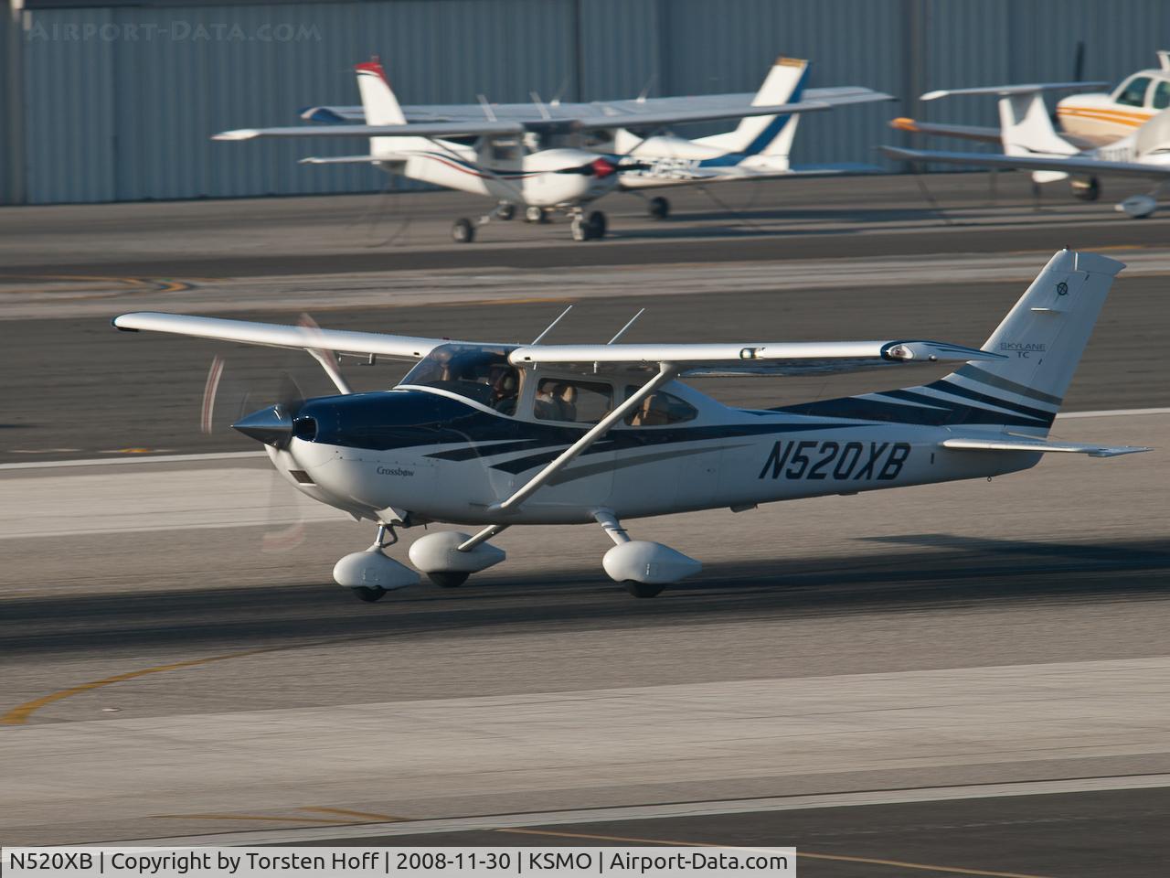 N520XB, 2006 Cessna T182T Turbo Skylane C/N T18208507, N520XB departing from RWY 21