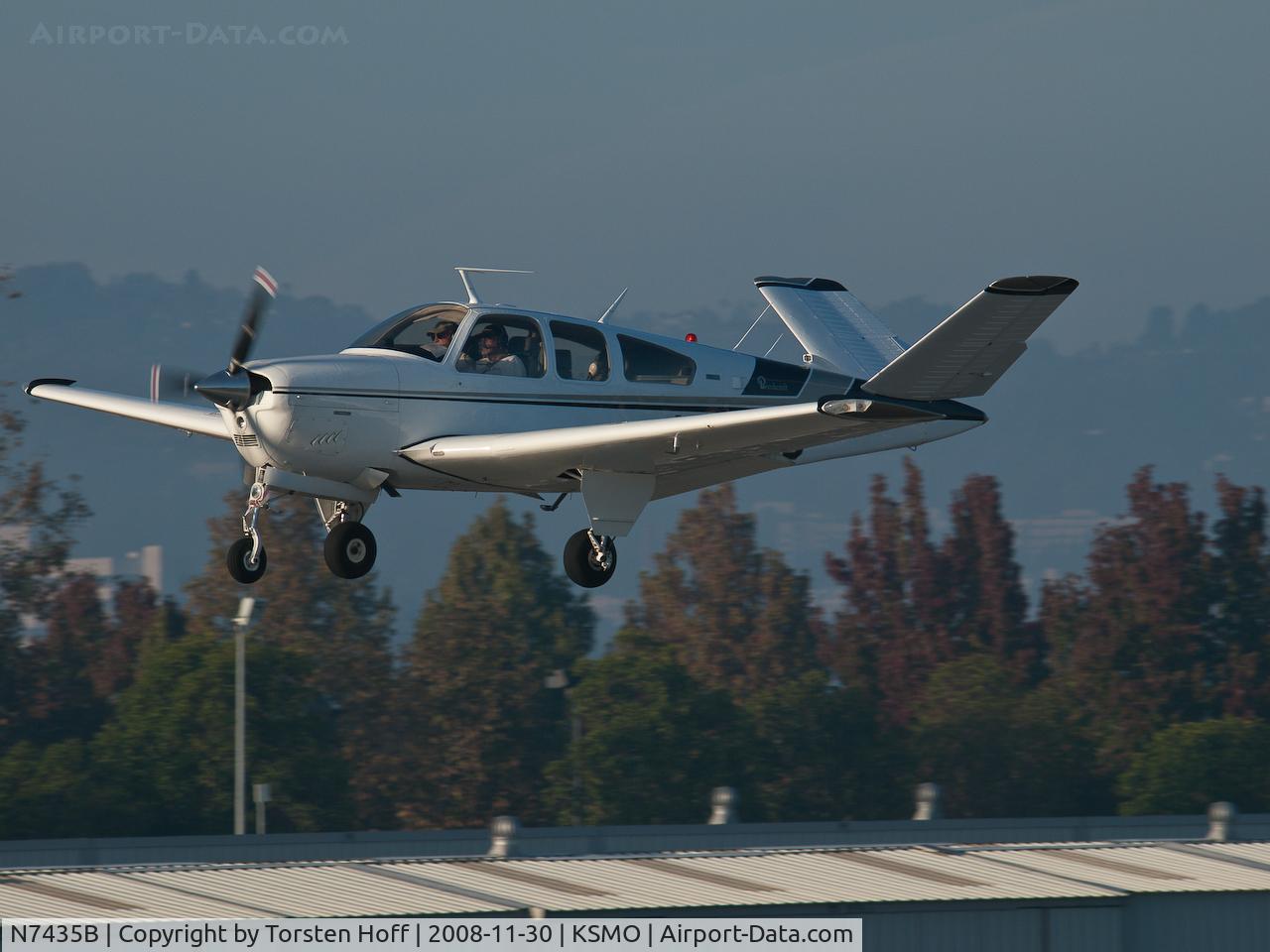 N7435B, 1974 Beech V35B Bonanza C/N D-9593, N7435B arriving on RWY 21