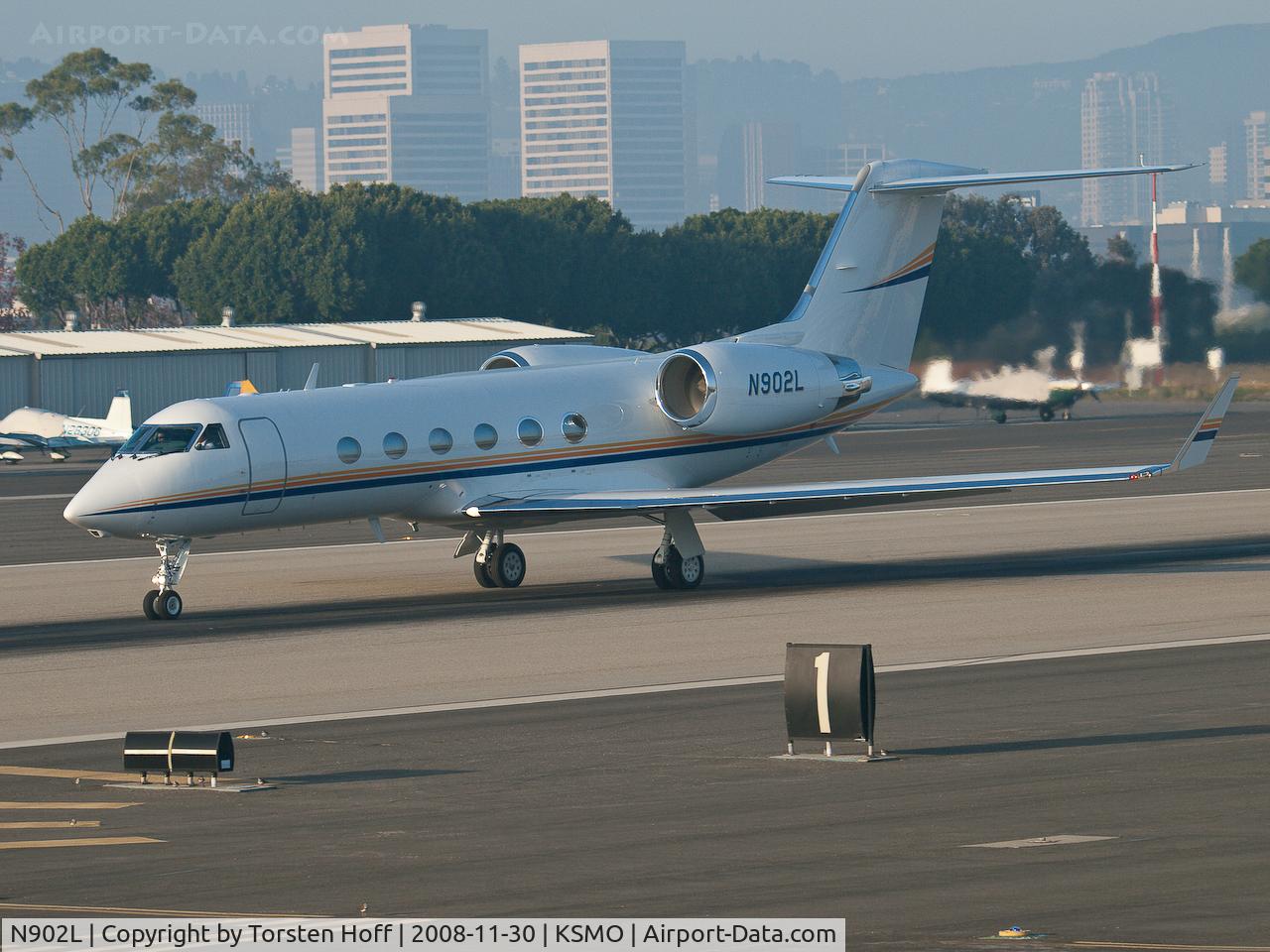 N902L, 2003 Gulfstream Aerospace G-IV (G400) C/N 1504, N902L departing from RWY 21