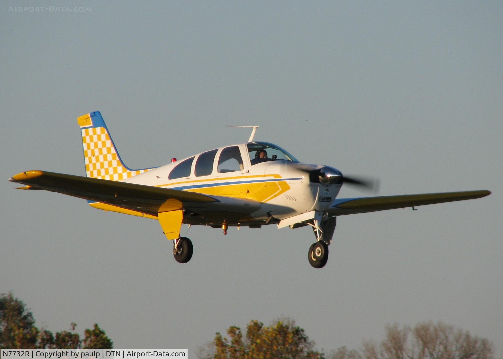 N7732R, 1968 Beech E33C Bonanza C/N CJ-7, Landing at Downtown Shreveport.