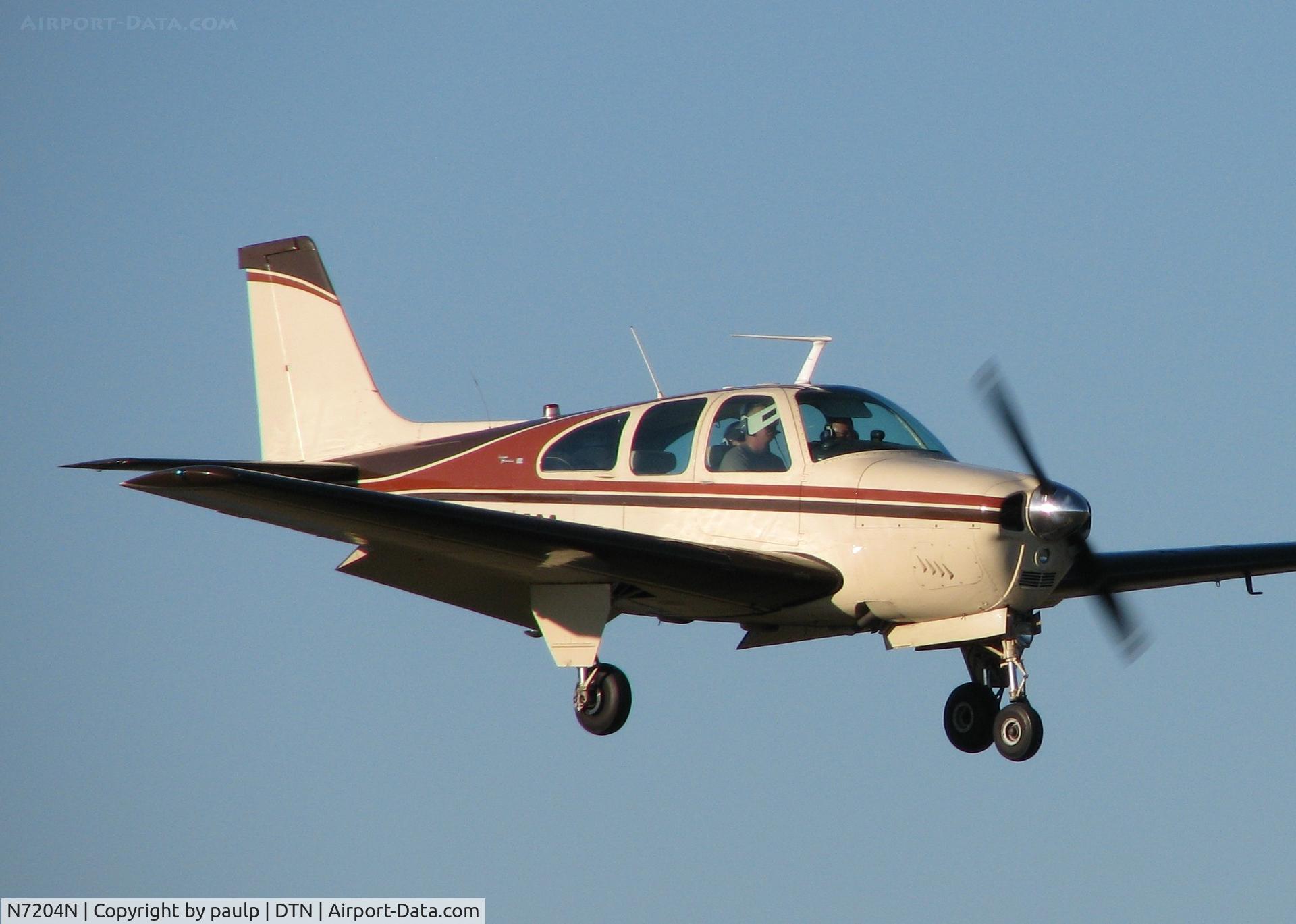 N7204N, 1968 Beech E33 Bonanza C/N CD-1152, Landing at Downtown Shreveport.