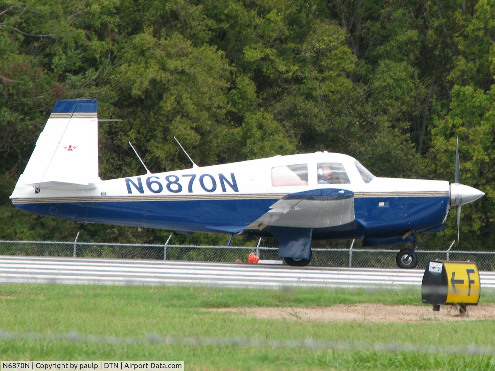 N6870N, 1968 Mooney M20C Ranger C/N 680148, About to take off from Downtown Shreveport.