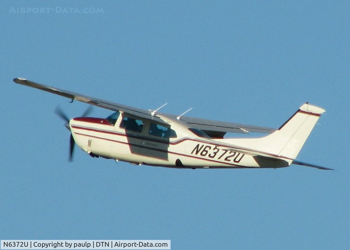 N6372U, Cessna T210R Turbo Centurion C/N 21064945, Taking off from Downtown Shreveport.