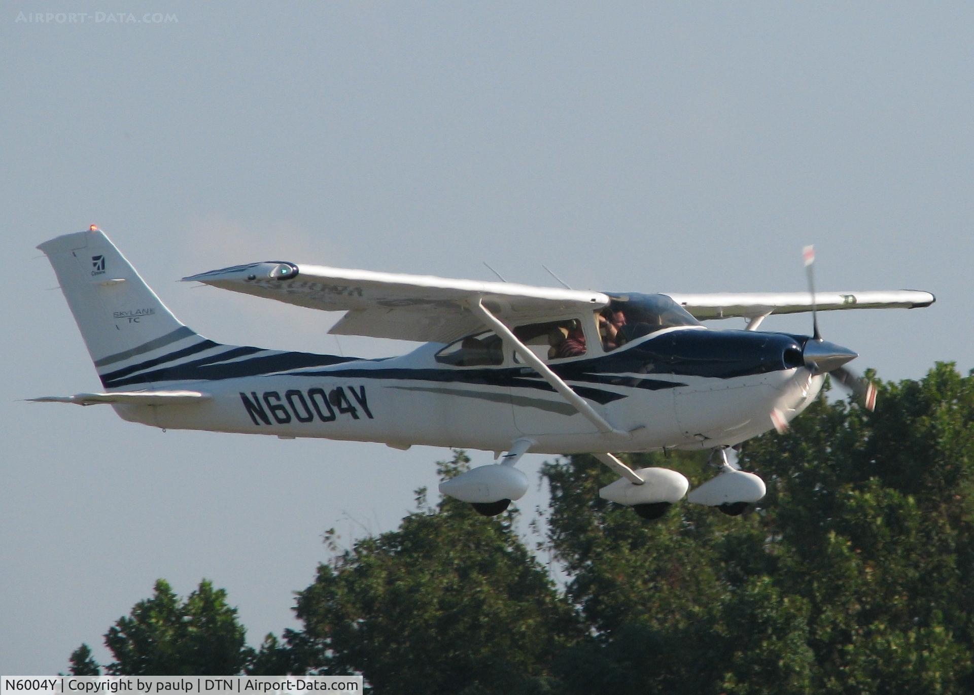 N6004Y, 2006 Cessna T182T Turbo Skylane C/N T18208509, Landing at Downtown Shreveport.