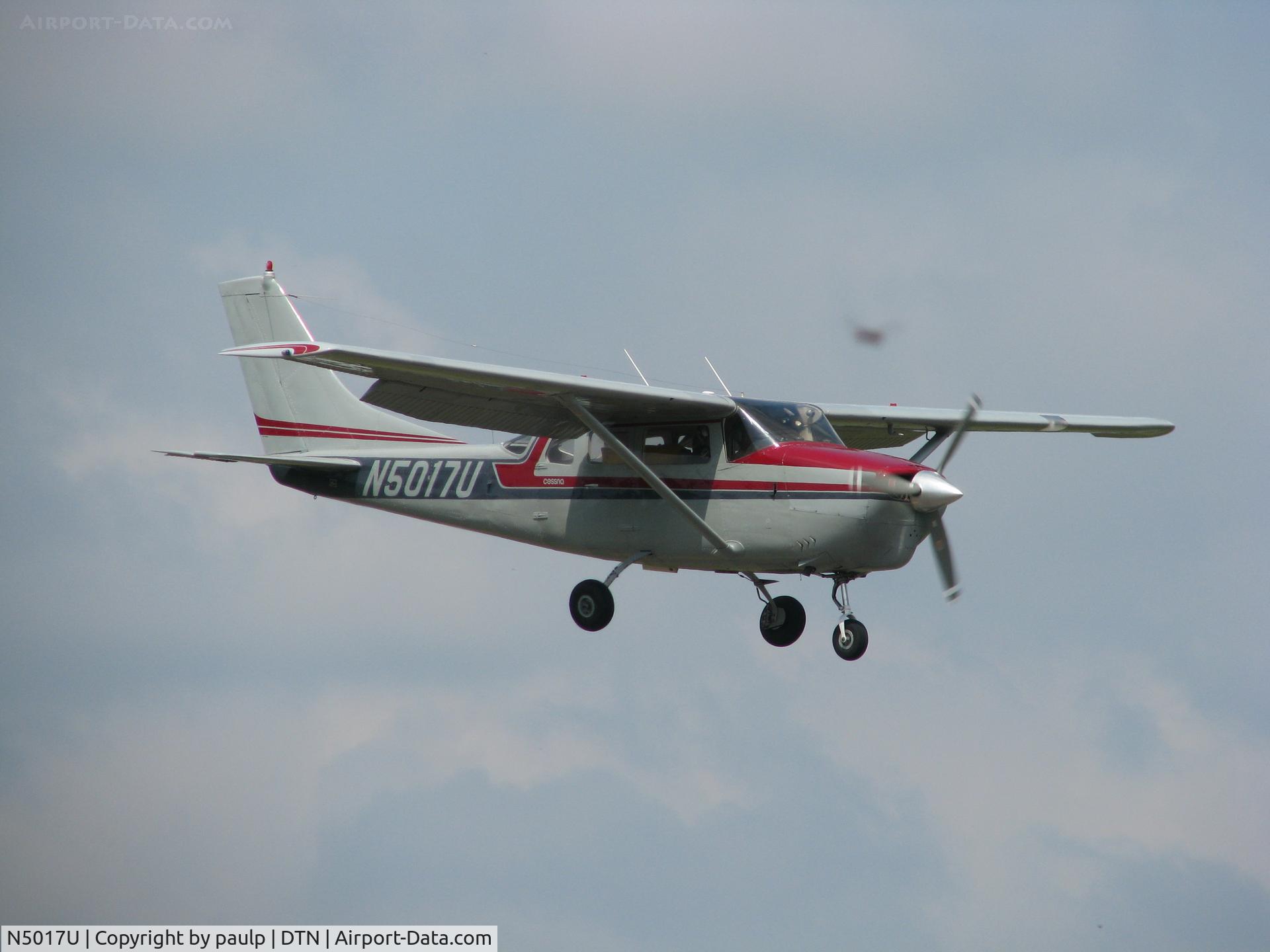 N5017U, 1963 Cessna 206 Super Skywagon C/N 206-0017, Landing at Downtown Shreveport.
