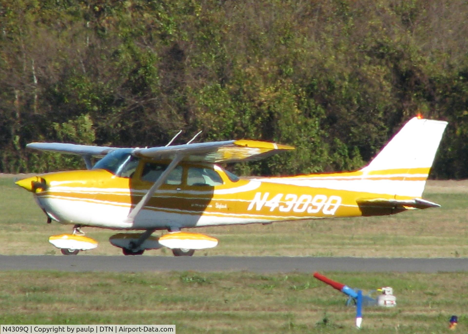 N4309Q, 1971 Cessna 172L C/N 17260209, Taxiing at Downtown Shreveport.