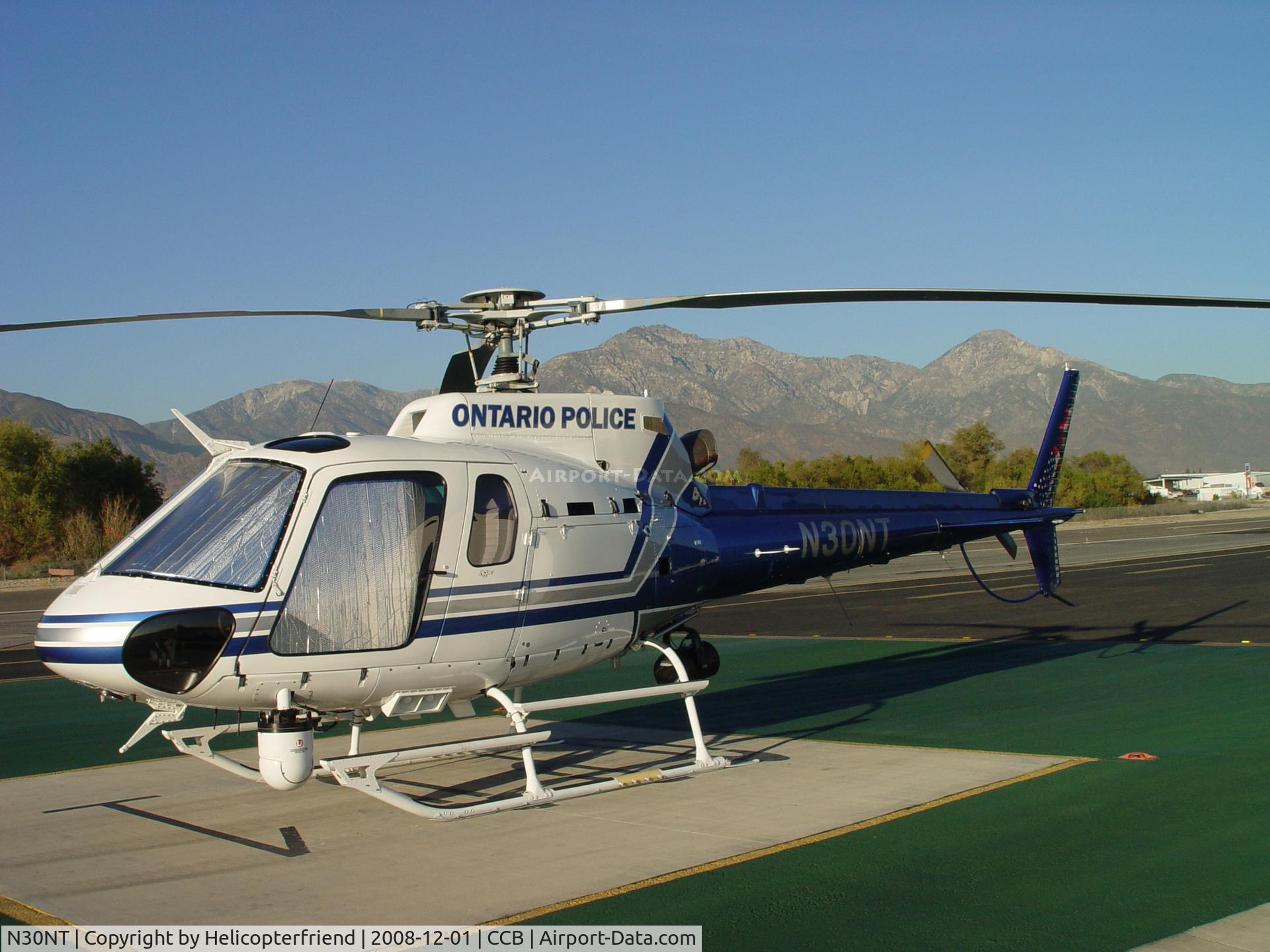 N30NT, 2007 Eurocopter AS-350B-2 Ecureuil C/N 4352, Shading itself from the sun at Cable