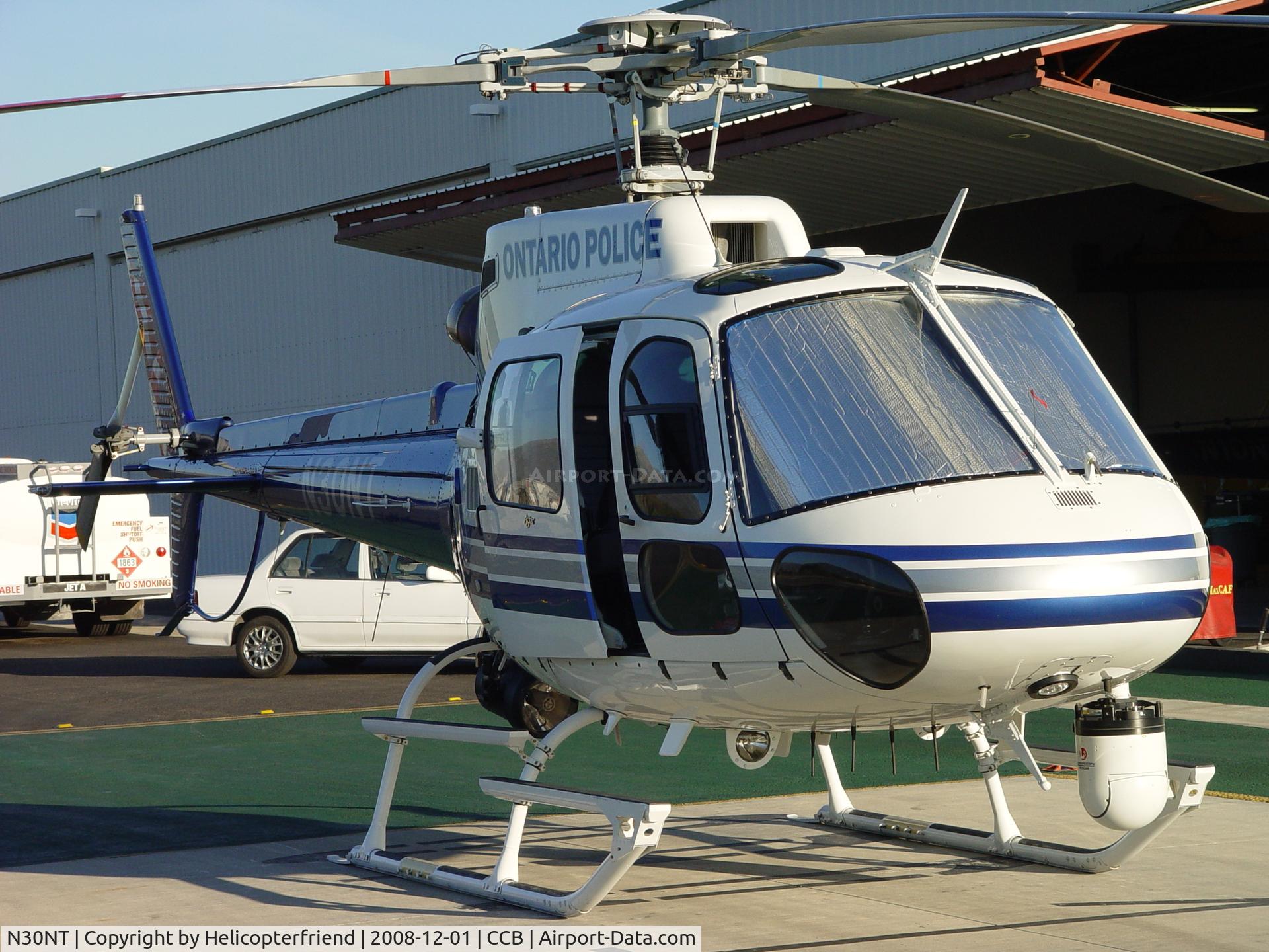 N30NT, 2007 Eurocopter AS-350B-2 Ecureuil C/N 4352, Resting at Cable